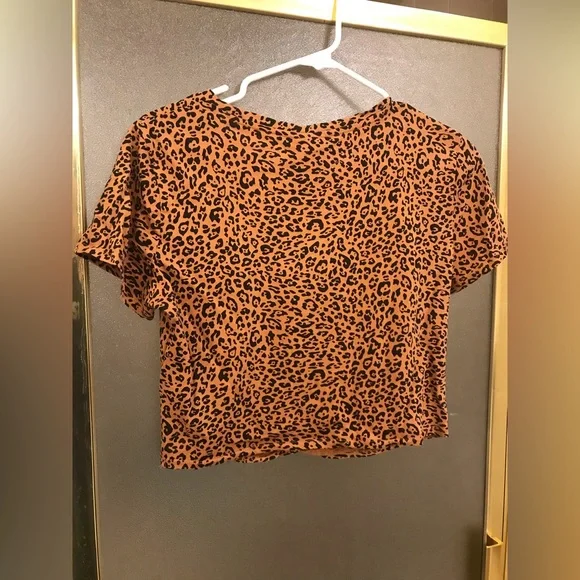 H&M Cheetah Print Crop Top with Front Knot Size Small ✨ - Picture 3 of 4